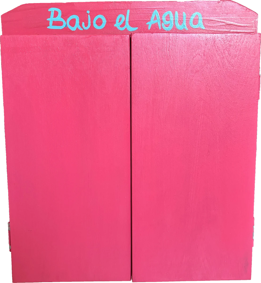 The closed “Bajo el Agua” retablo